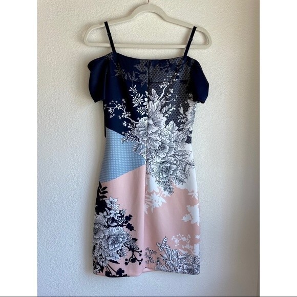 Guess Off the Shoulder Multi-Printed Scuba Dress with Removable Straps - Size 6 - Picture 5 of 14